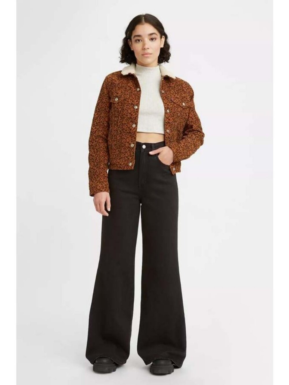 Levi's High Rise Flare Leg Jeans in Trainwreck Black Size 30